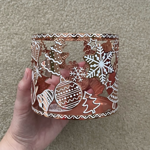 Bath & Body Works Gingerbread Ornaments 3-Wick Candle Holder - Picture 3 of 16